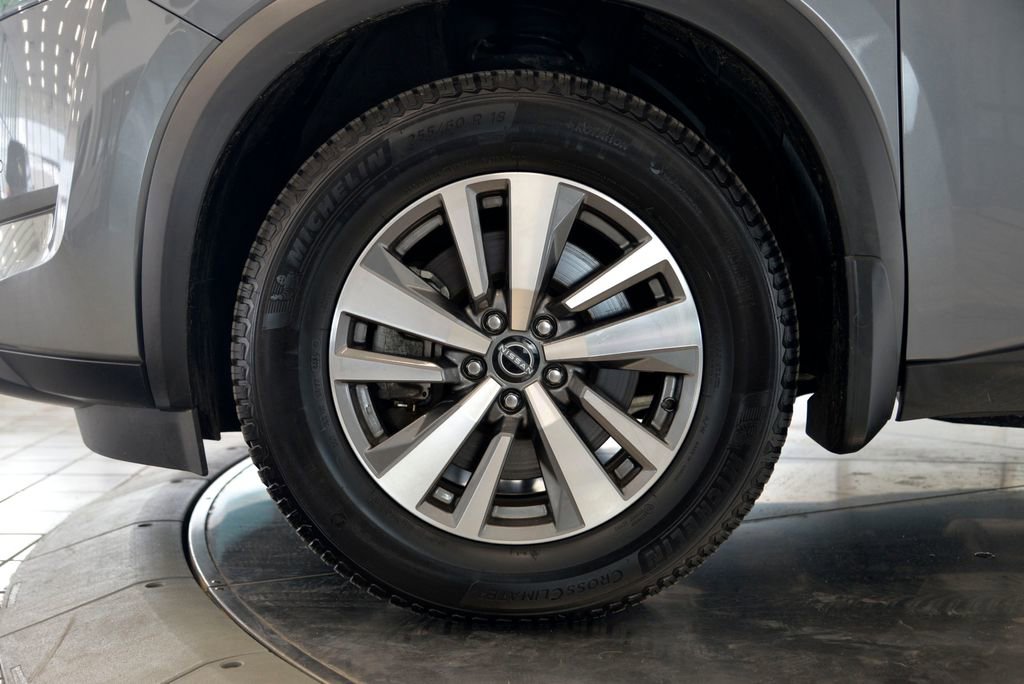 Used 2023 Nissan Pathfinder SL AWD/4WD image 11
