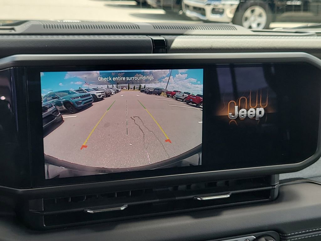 Used 2025 Jeep Wrangler Unlimited Sahara image 22