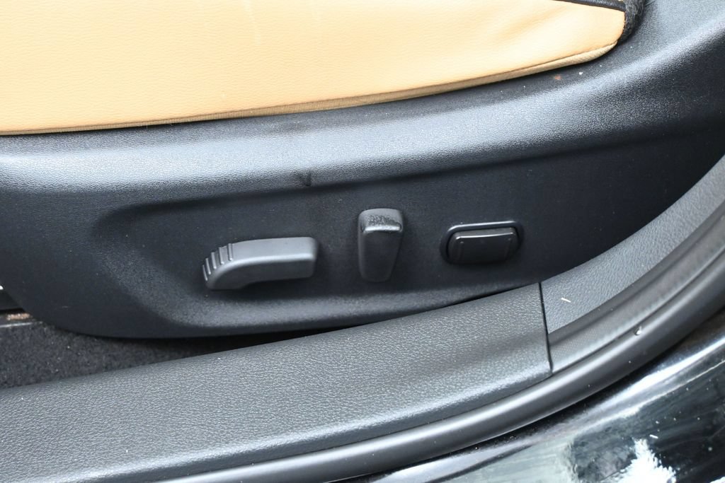 Used 2023 Nissan Sentra SV w/ SV Premium Package FWD image 12