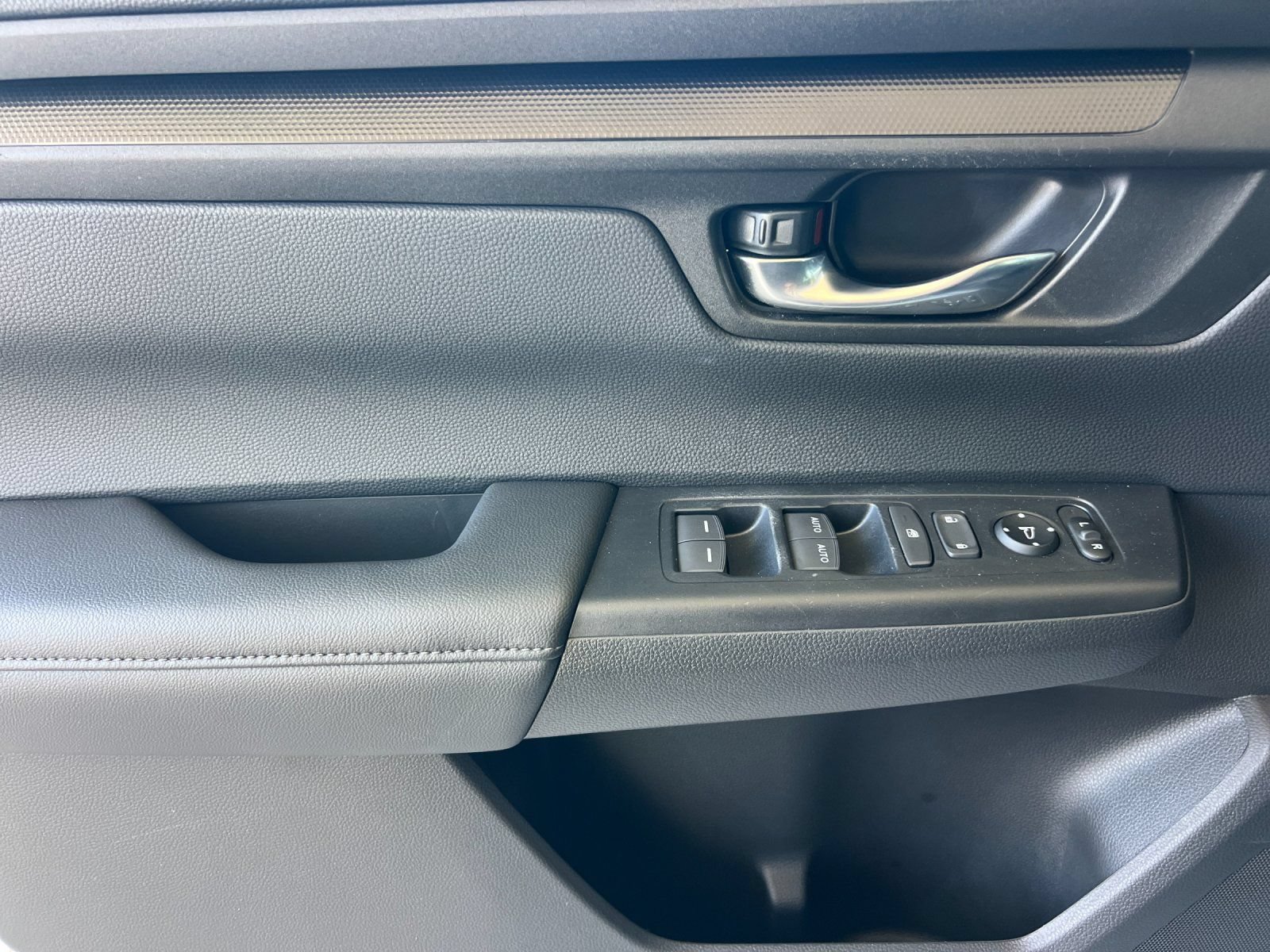 Used 2025 Honda CR-V EX image 11