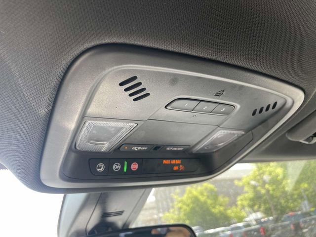 Used 2022 Chevrolet Traverse LT image 31