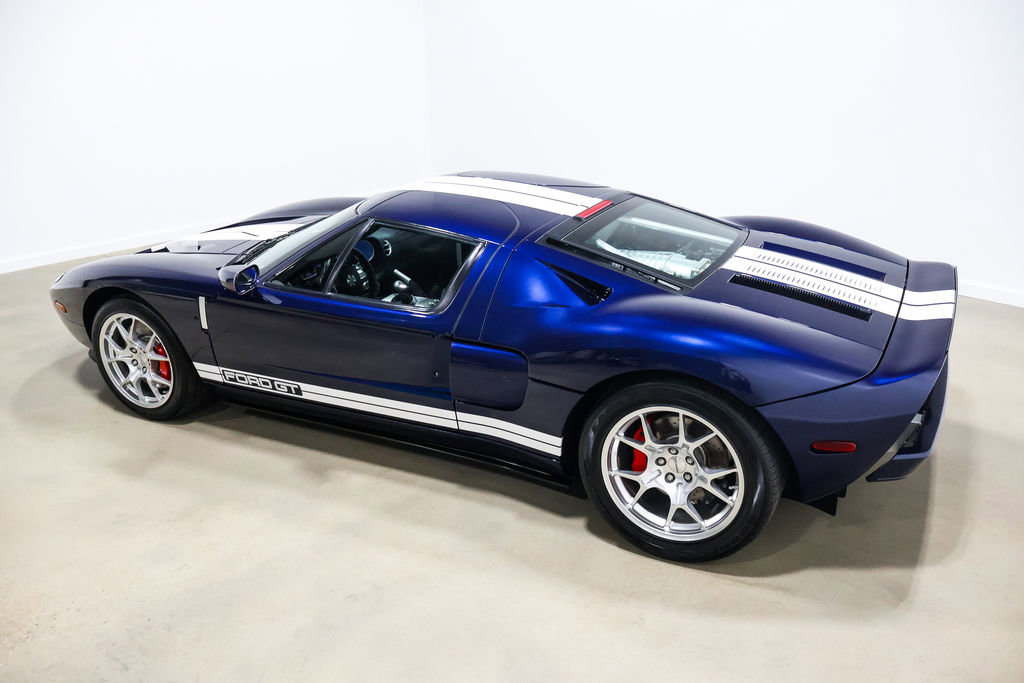Used 2006 Ford GT RWD image 16