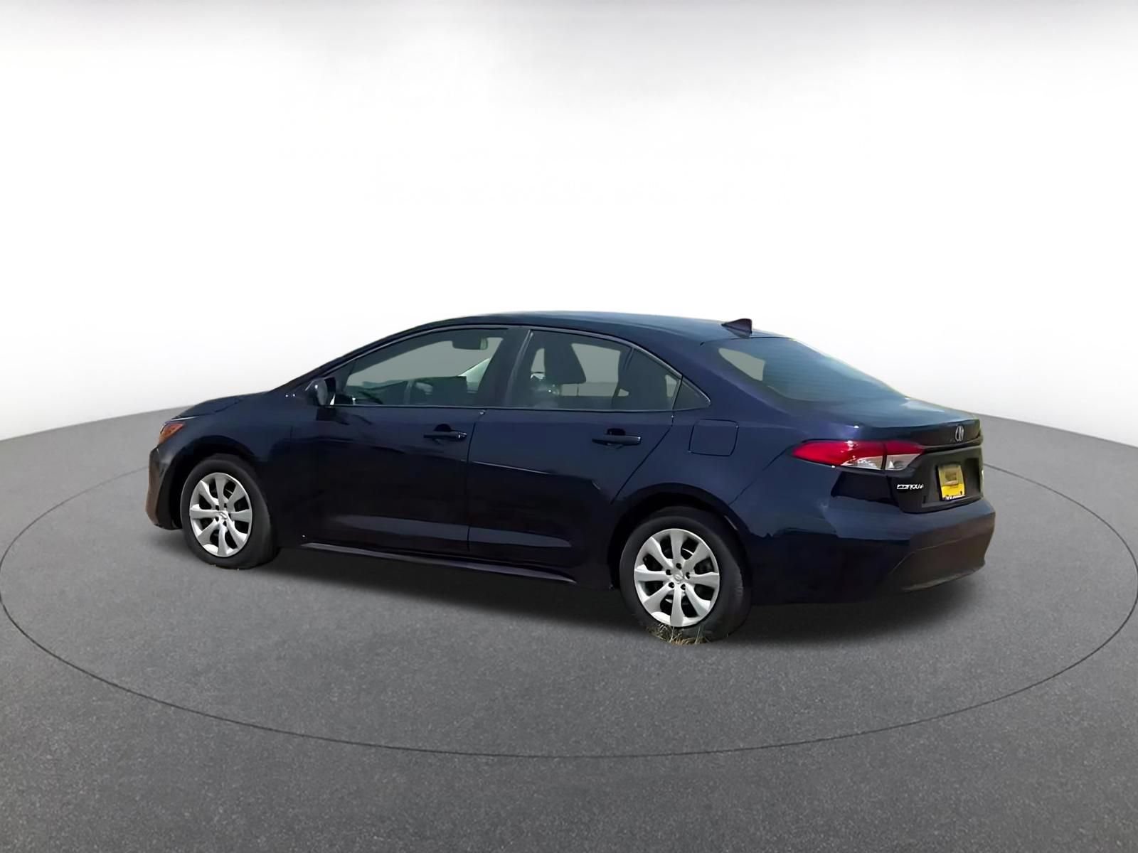 Used 2025 Toyota Corolla LE FWD image 4