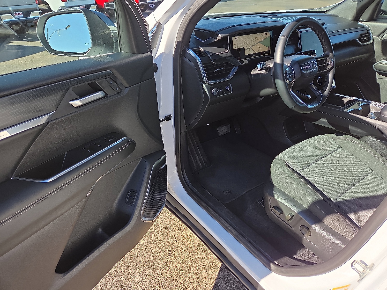 Used 2025 GMC Acadia Elevation image 11