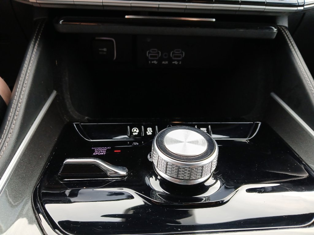 Used 2024 Jeep Wagoneer L Base image 44