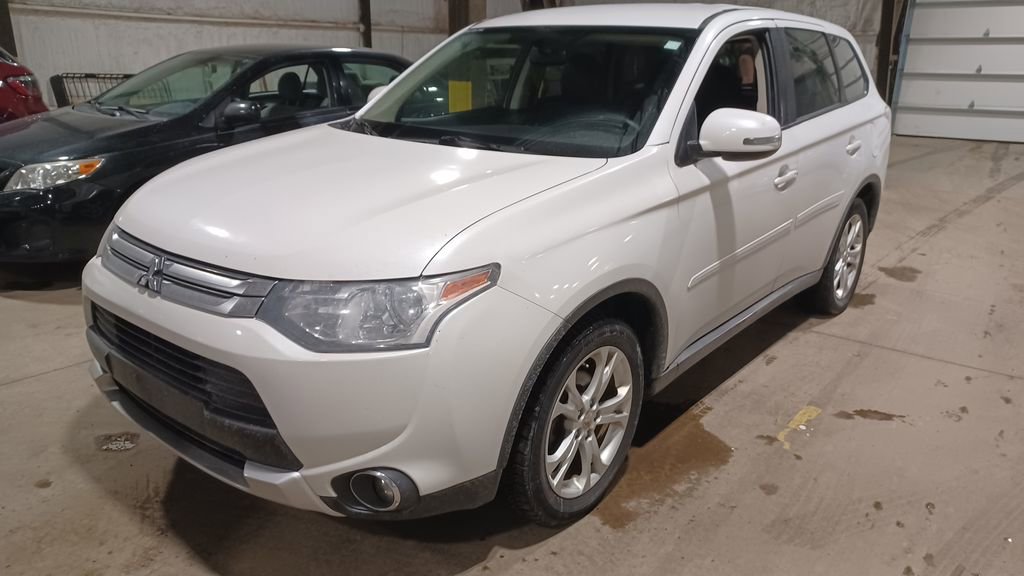 Used 2015 Mitsubishi Outlander SE