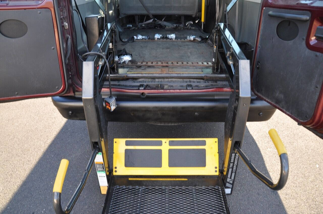 Used 2005 Ford E-350 and Econoline 350 XL image 20