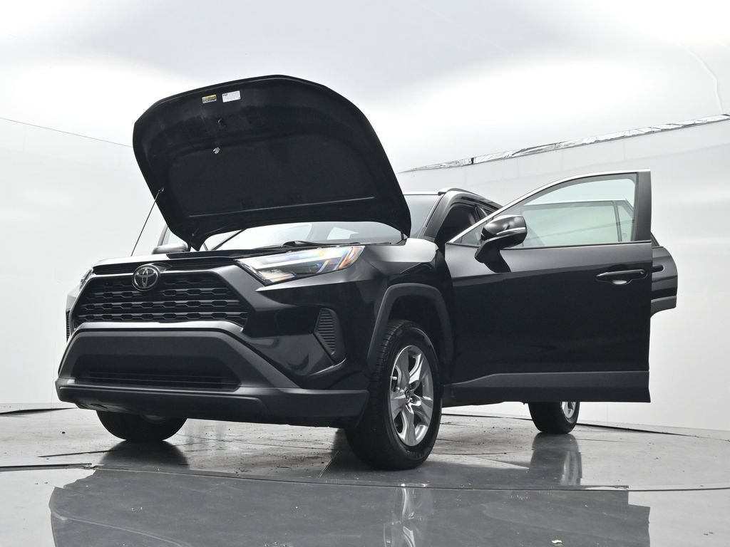 Used 2024 Toyota RAV4 XLE AWD/4WD image 30