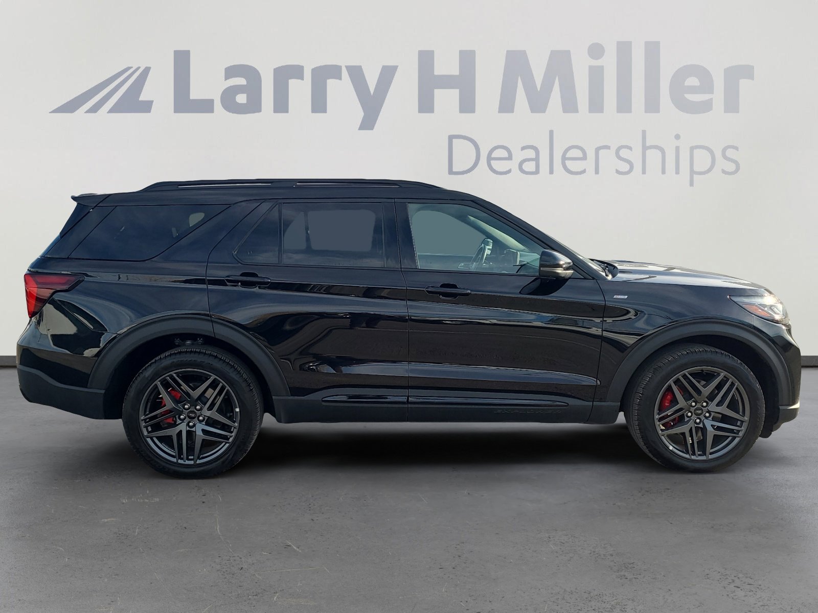 Used 2025 Ford Explorer ST-Line w/ ST-Line Street Pack image 6