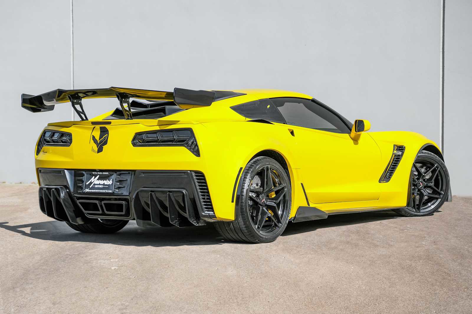 Used 2015 Chevrolet Corvette Z06 w/ 3LZ Preferred Equipment Group image 8