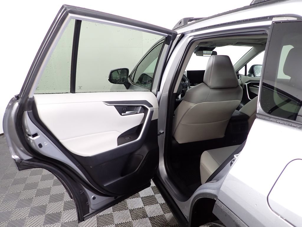 Used 2023 Toyota RAV4 XLE Premium image 39