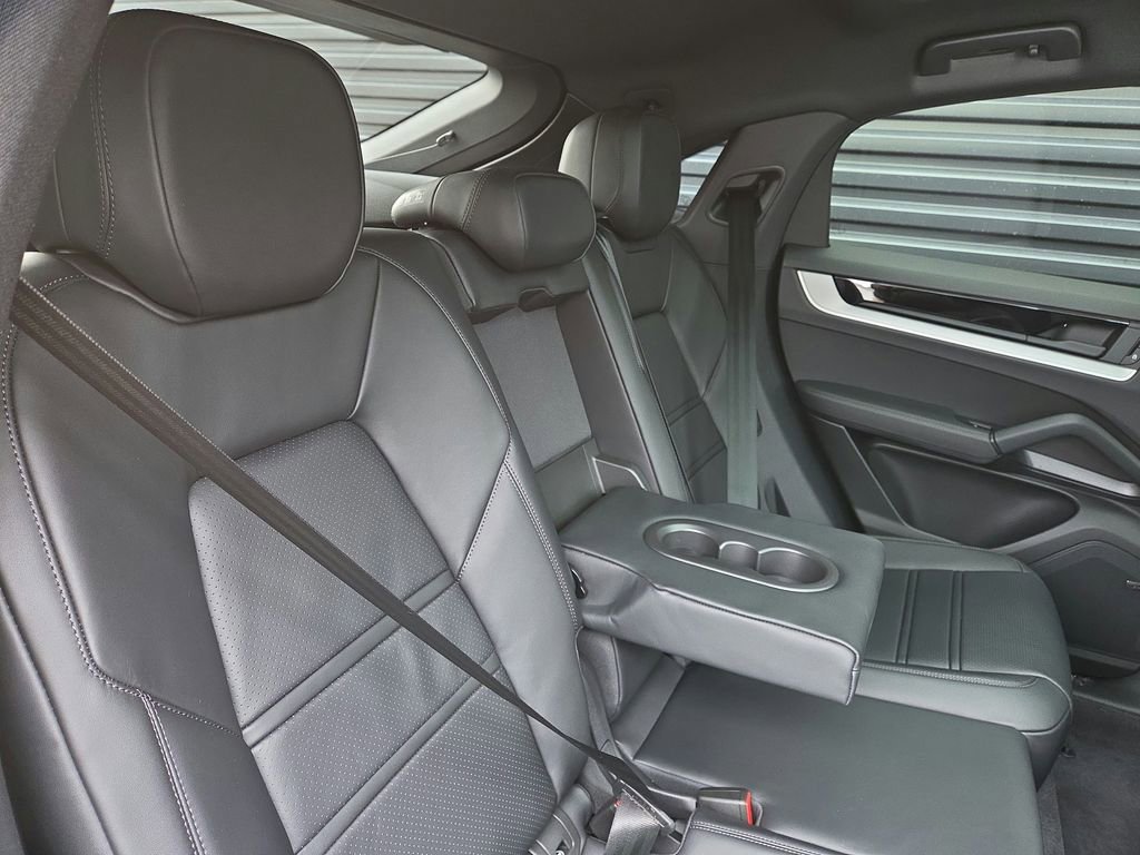 Certified 2026 Porsche Cayenne Coupe image 21