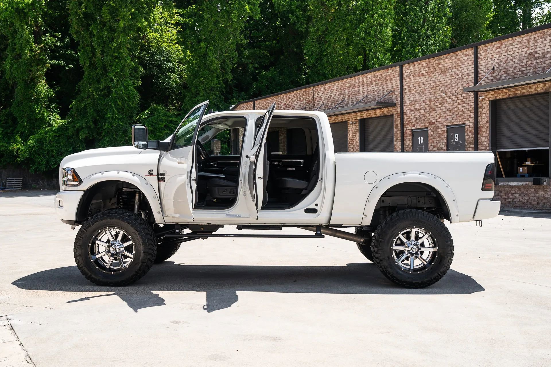Used 2016 RAM 3500 Laramie w/ Sport Appearance Group AWD/4WD image 6