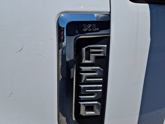 Used 2018 Ford F250 XL w/ Power Equipment Group RWD image 4
