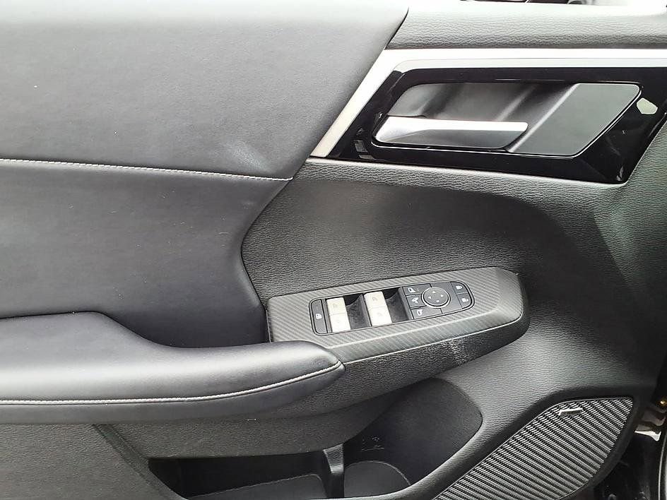 Used 2025 Mitsubishi Outlander SE FWD image 11