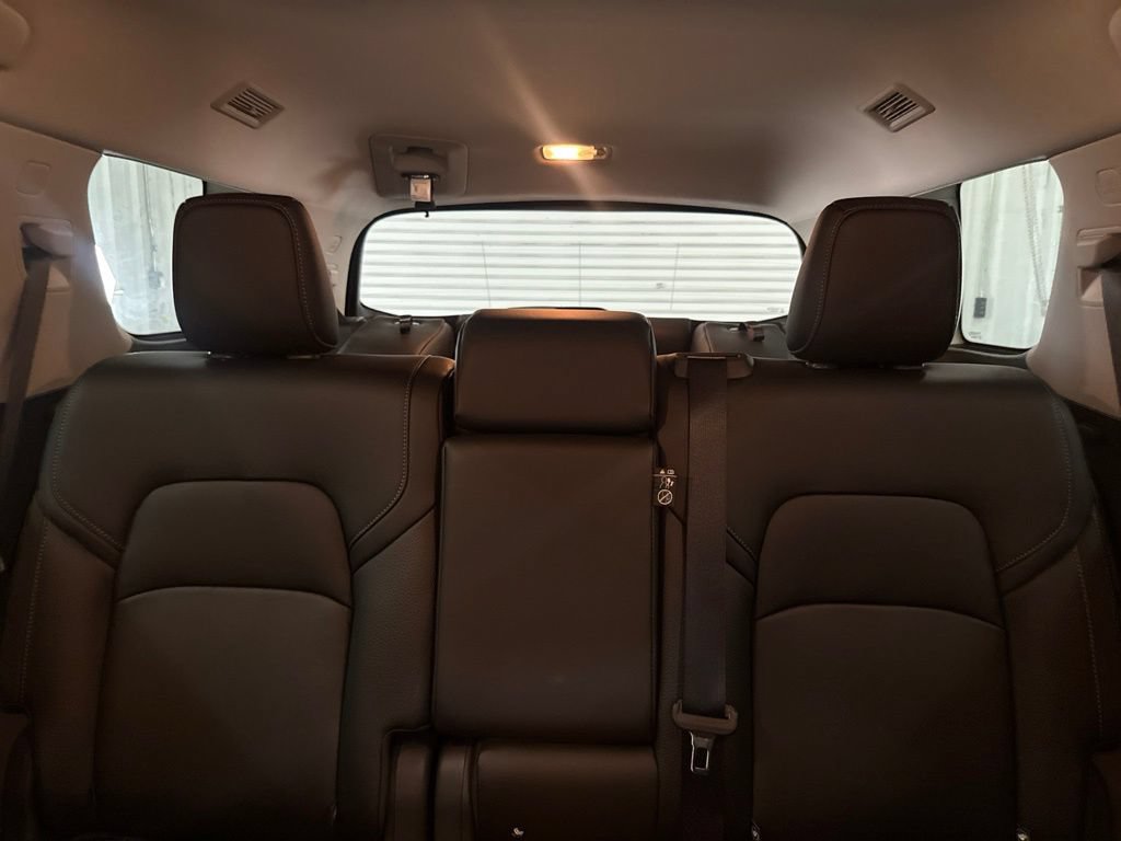 Used 2025 Nissan Pathfinder SL w/ Black Appearance Package FWD image 10