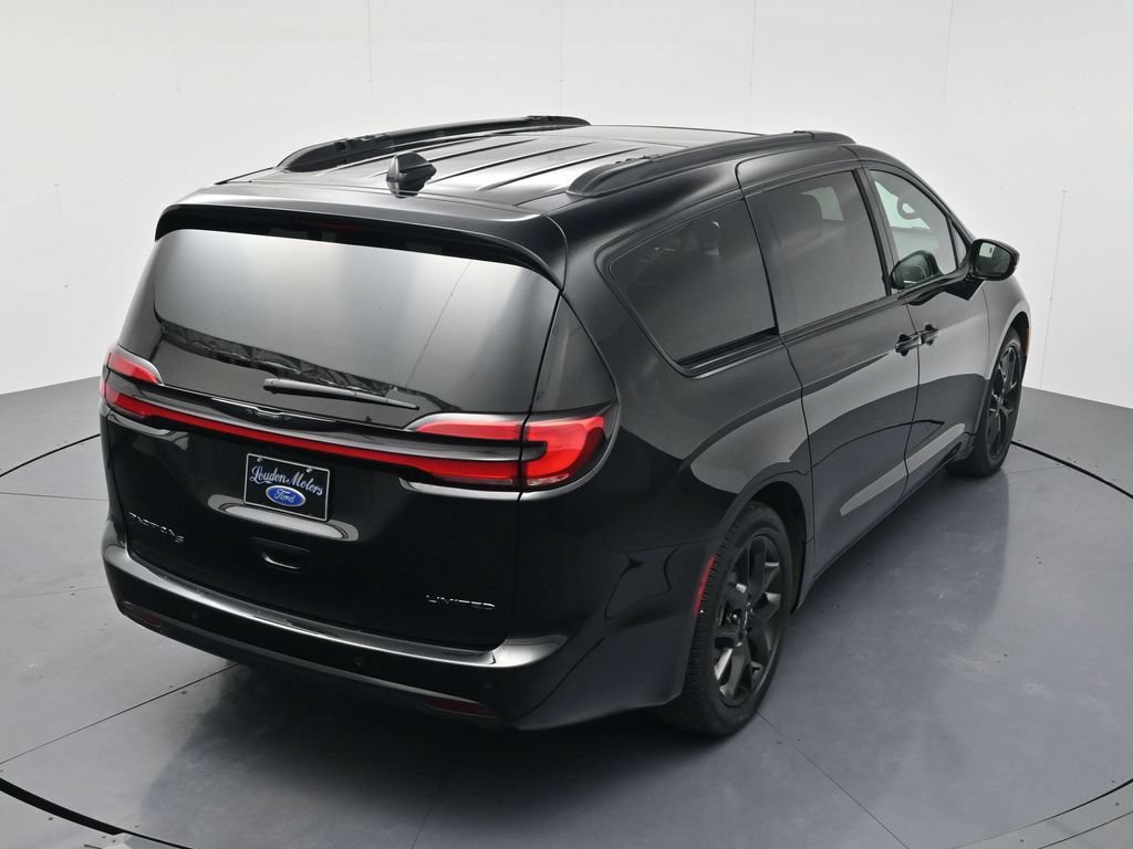 Used 2025 Chrysler Pacifica Limited FWD image 36