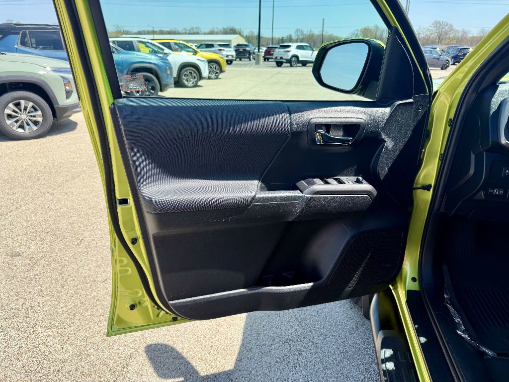 Used 2023 Toyota Tacoma TRD Sport image 11