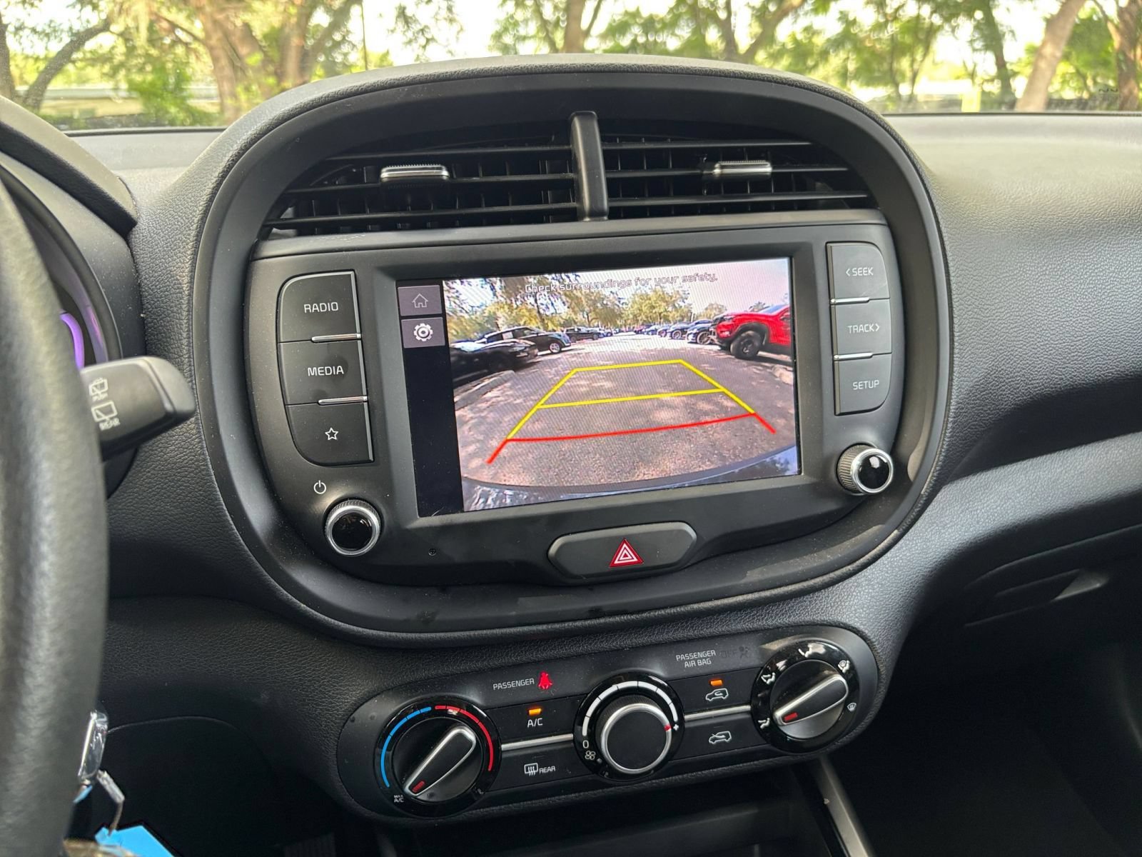 Used 2025 Kia Soul LX w/ LX Technology Package FWD image 16