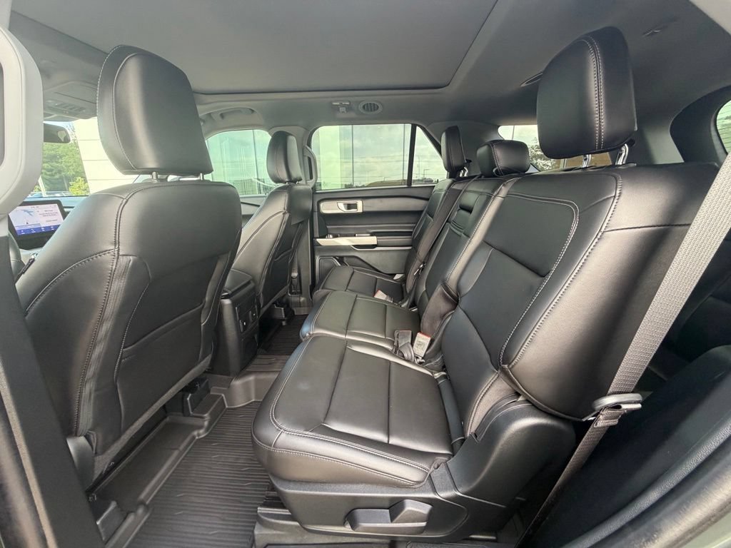 Used 2024 Ford Explorer XLT w/ Equipment Group 202A AWD/4WD image 18