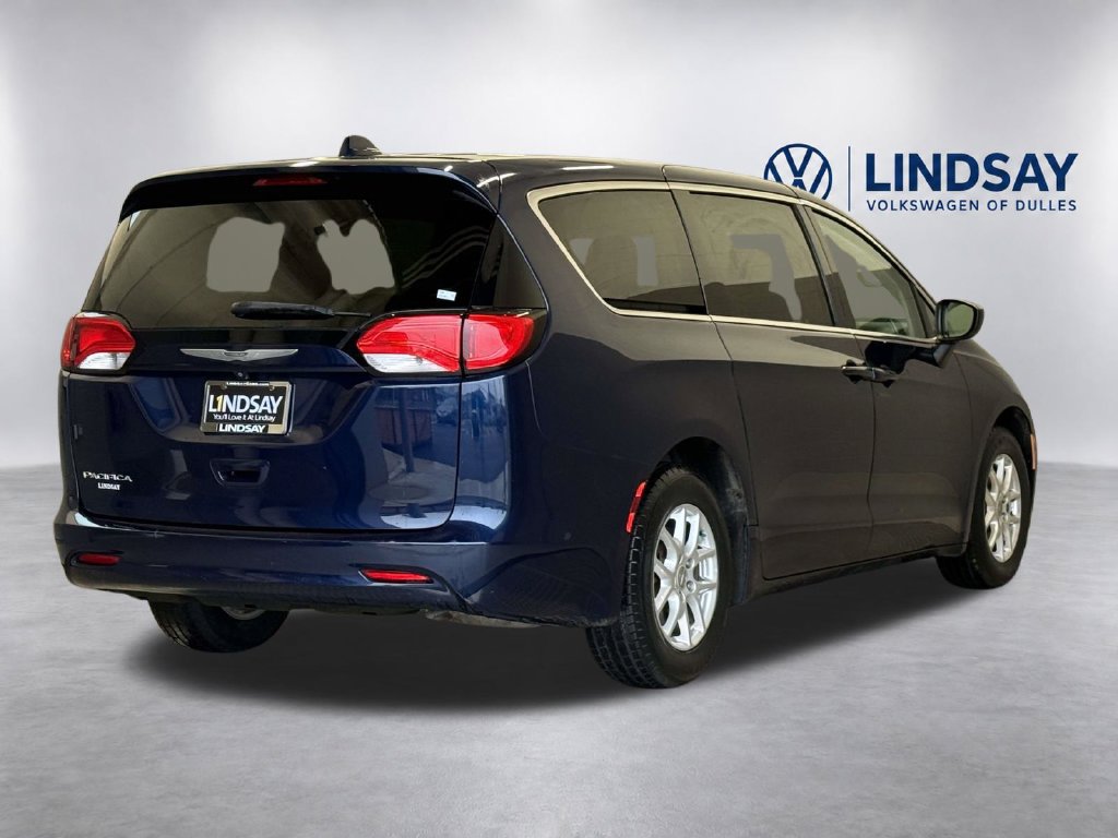 Used 2017 Chrysler Pacifica Touring FWD image 6
