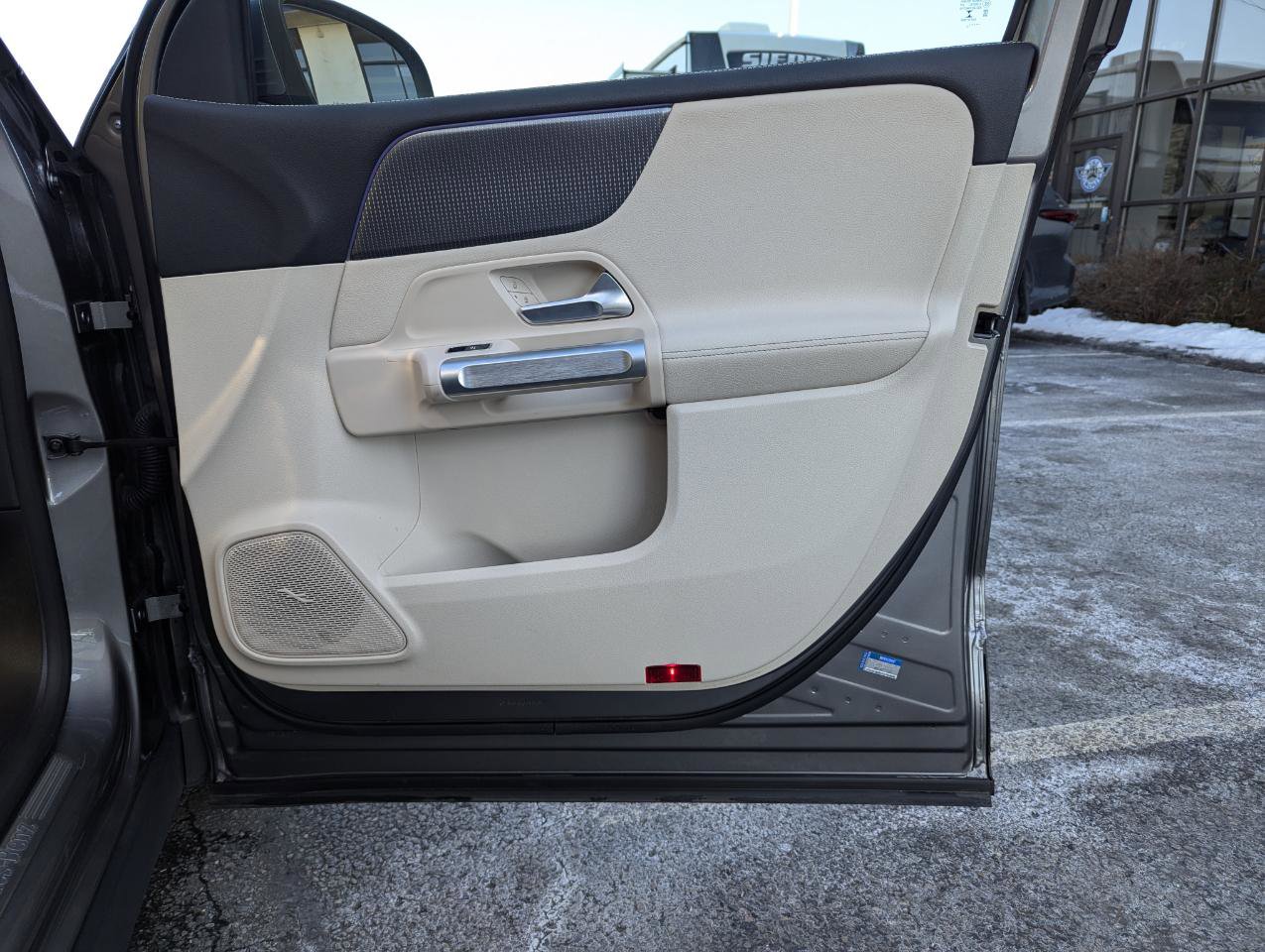 Used 2022 Mercedes-Benz EQB 300 4MATIC image 32