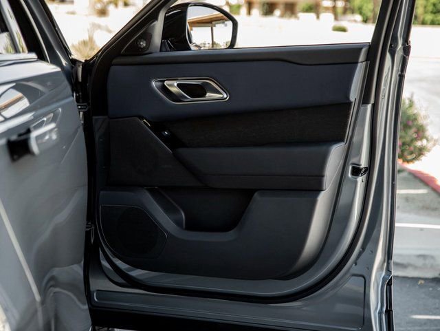 Used 2025 Land Rover Range Rover Velar Dynamic SE image 25