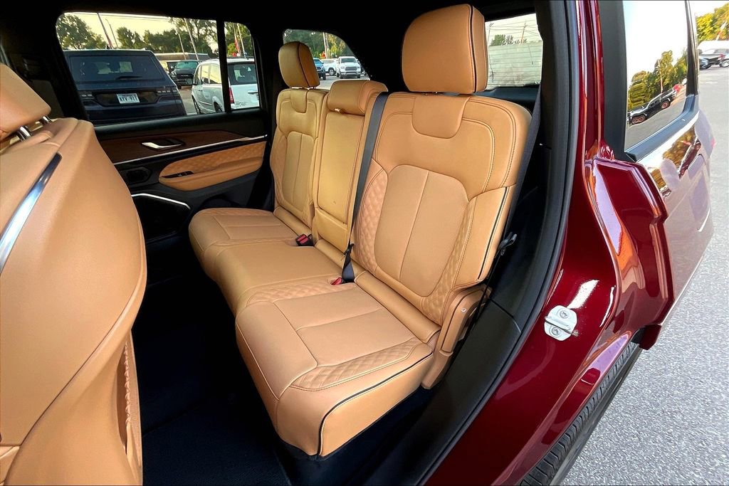 New 2025 Jeep Grand Cherokee Summit w/ Obsidian Package image 10