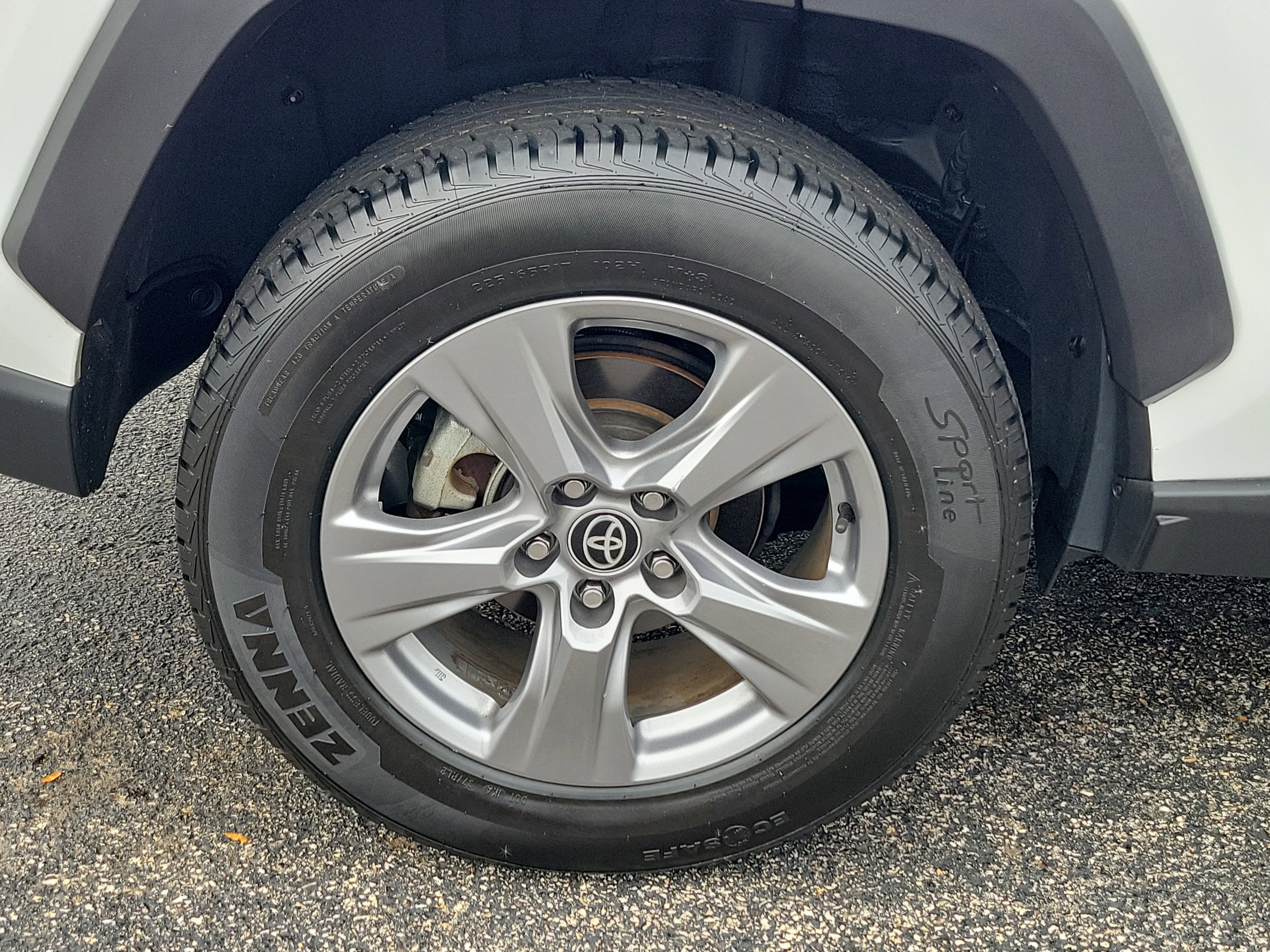 Used 2022 Toyota RAV4 XLE image 5