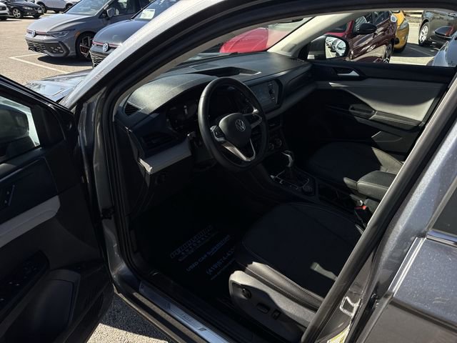 Used 2024 Volkswagen Taos SE w/ Panoramic Sunroof Package AWD/4WD image 10