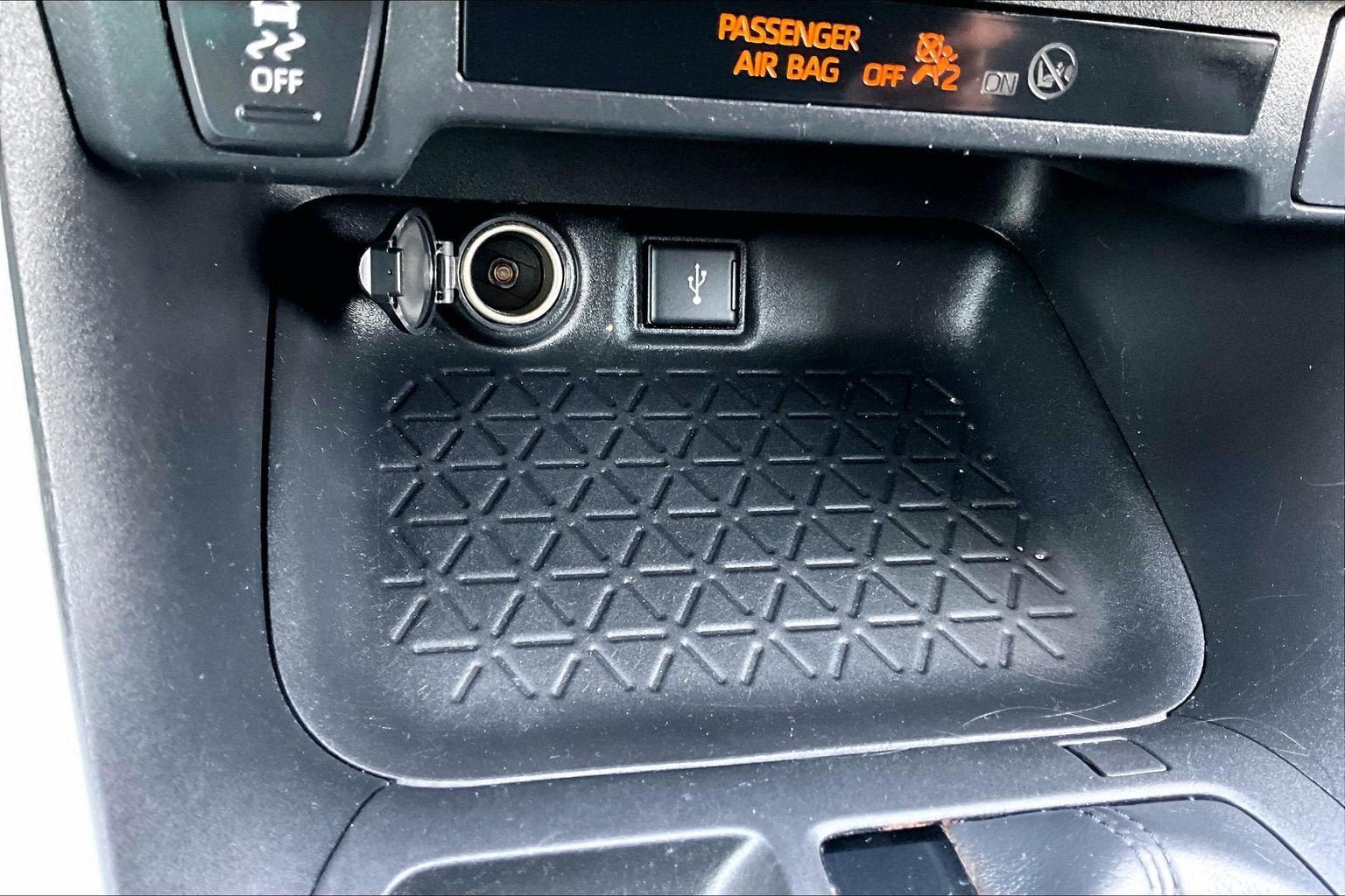 Used 2021 Toyota RAV4 LE FWD image 30