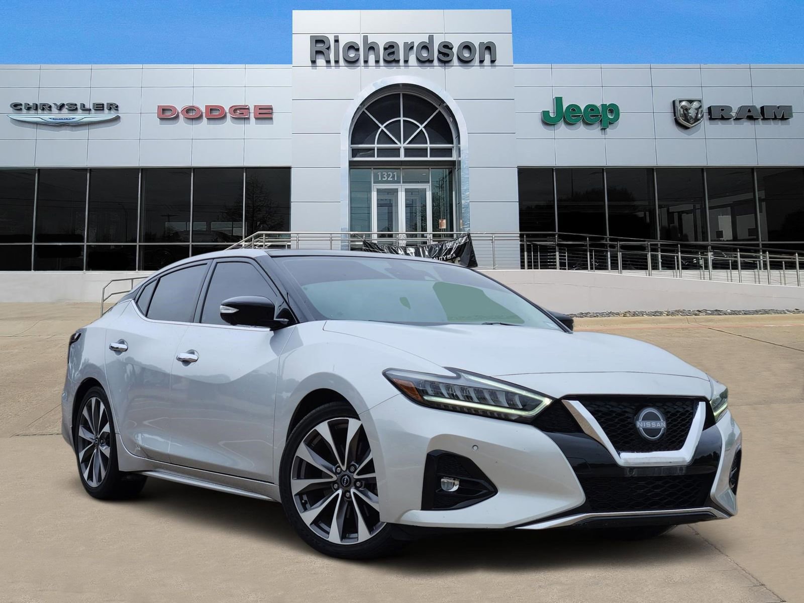 Used 2023 Nissan Maxima Platinum w/ Sport Mat Group FWD image 1
