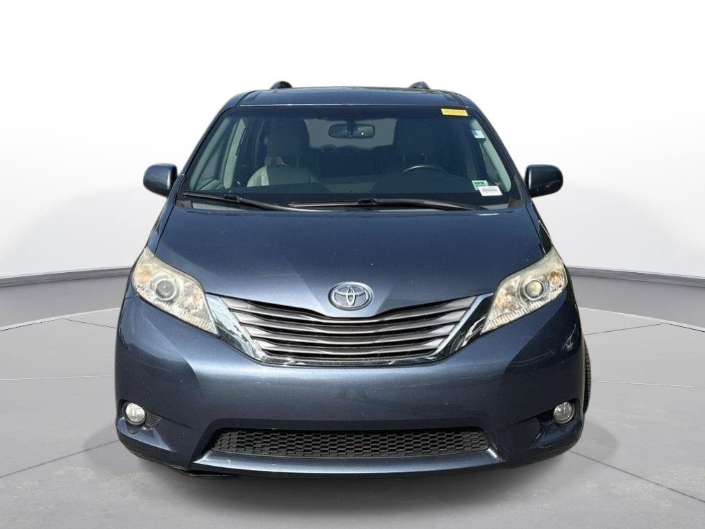 Used 2015 Toyota Sienna XLE Premium FWD image 3