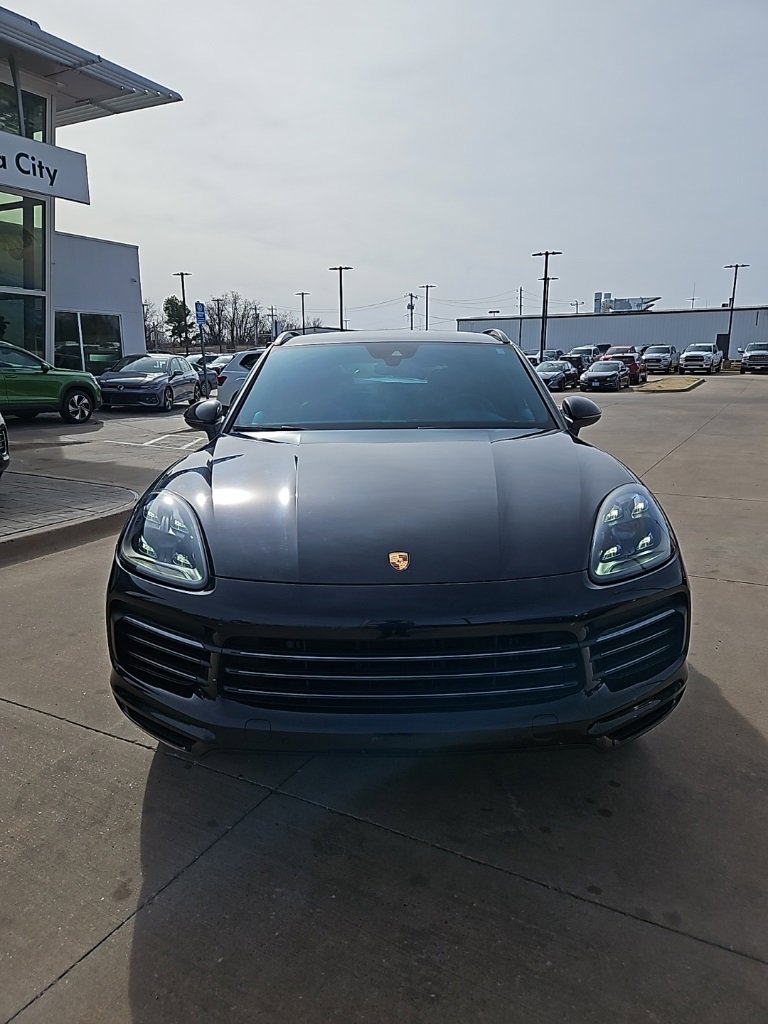 Used 2022 Porsche Cayenne Coupe image 2