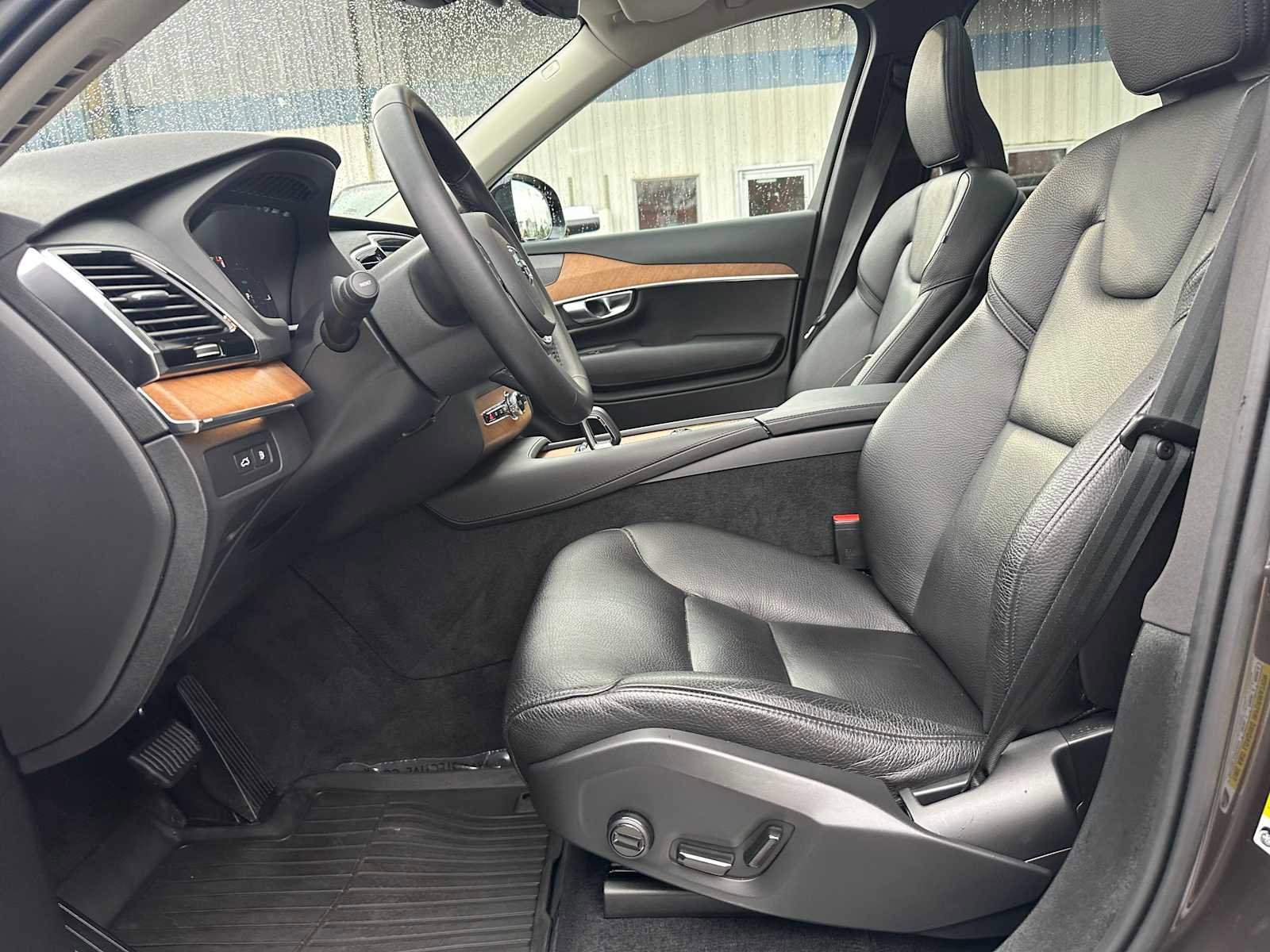 Certified 2023 Volvo XC90 T8 Plus image 28