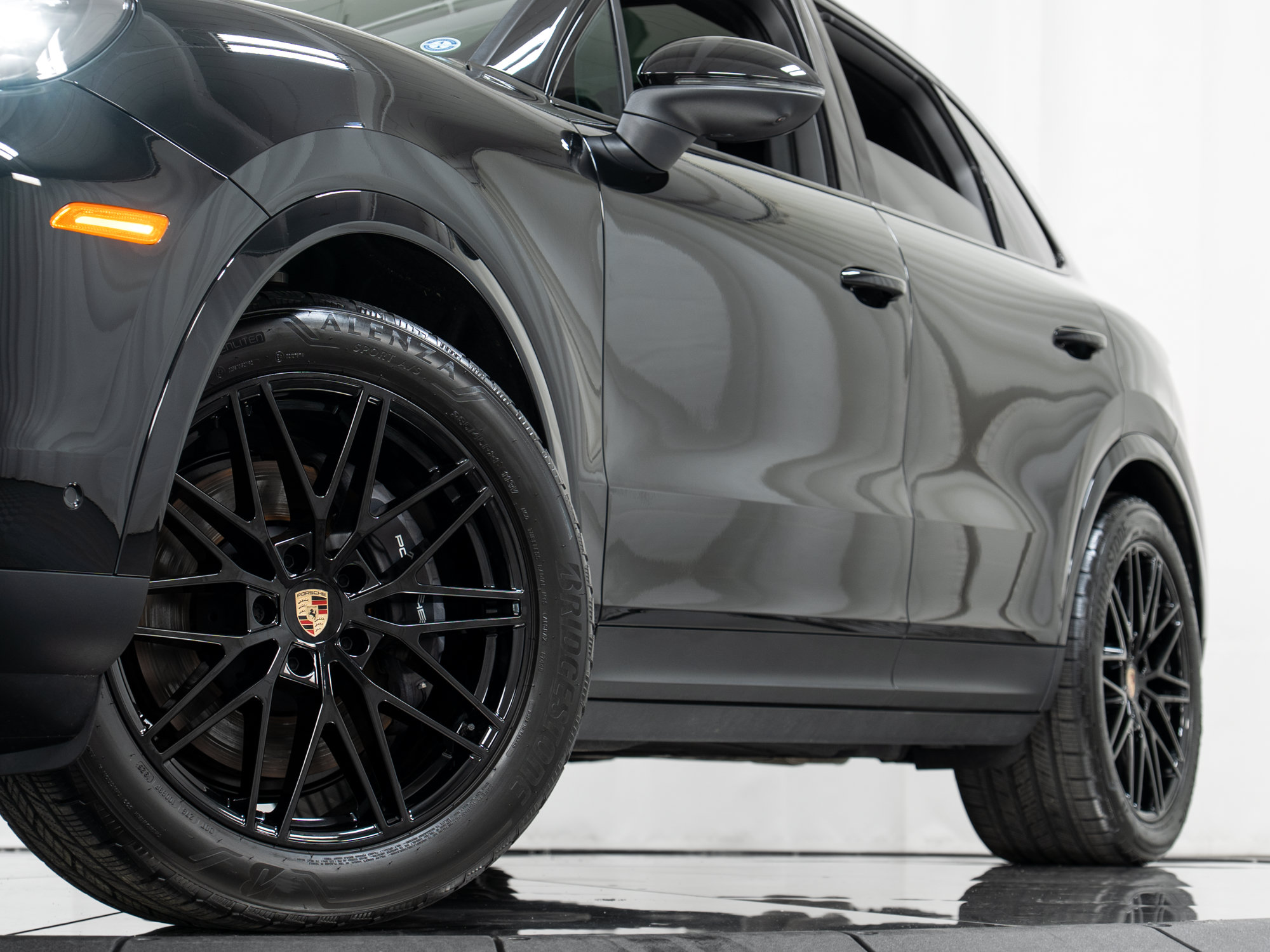 Used 2026 Porsche Cayenne AWD/4WD image 32