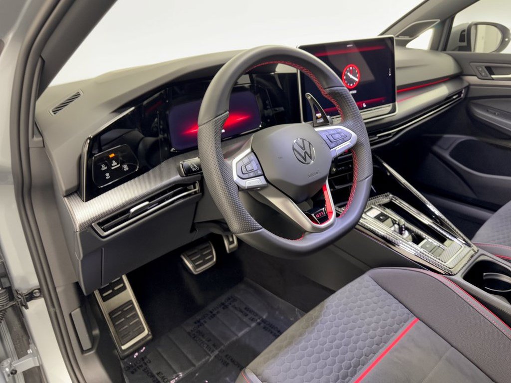 Used 2025 Volkswagen Golf SE FWD image 4