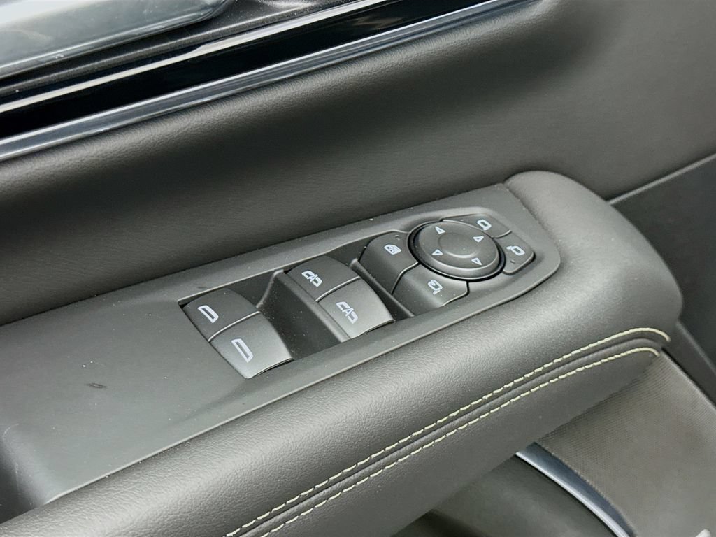 Used 2025 GMC Yukon XL Elevation AWD/4WD image 20