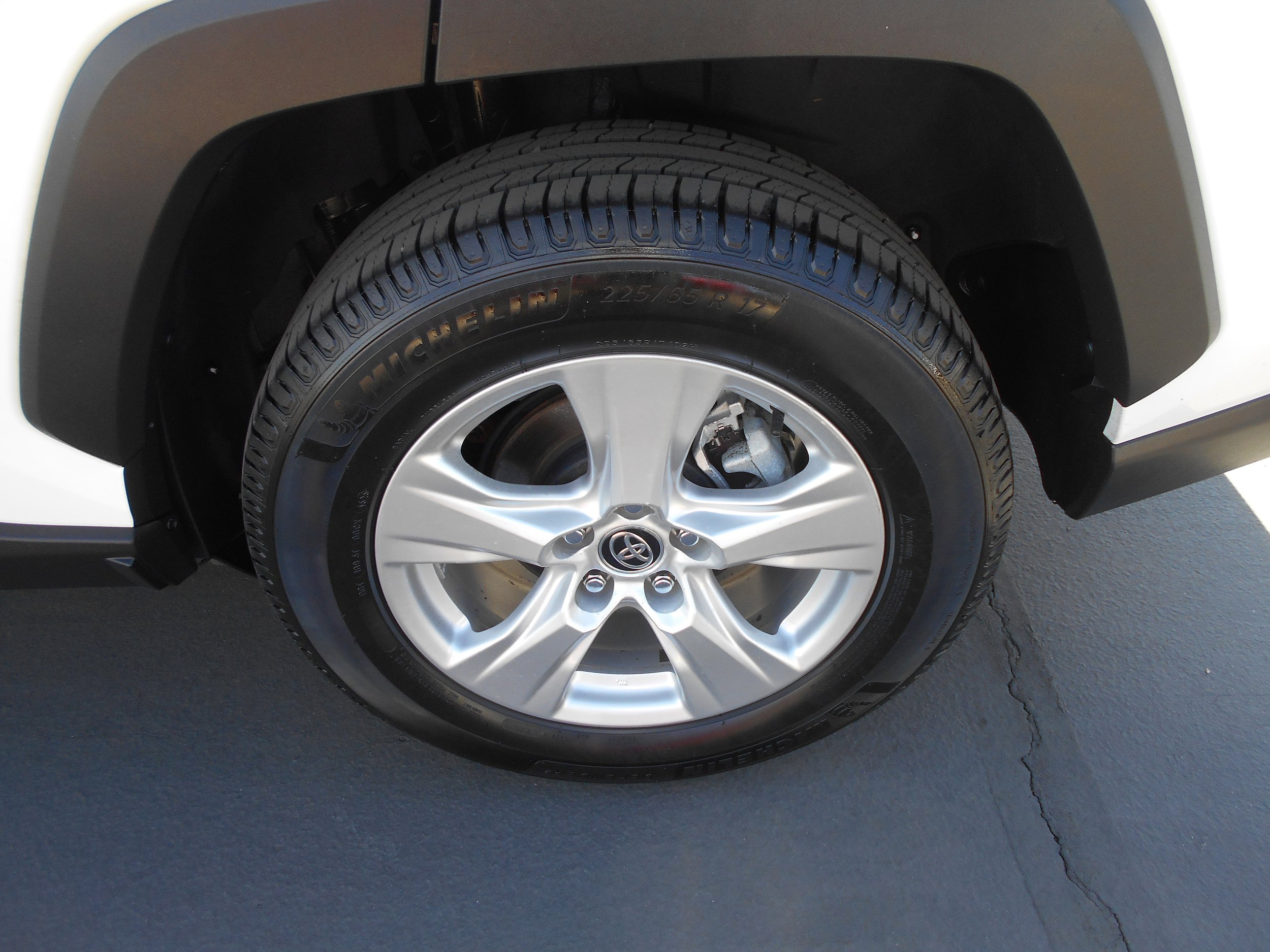 Used 2021 Toyota RAV4 XLE w/ Convenience Package image 17