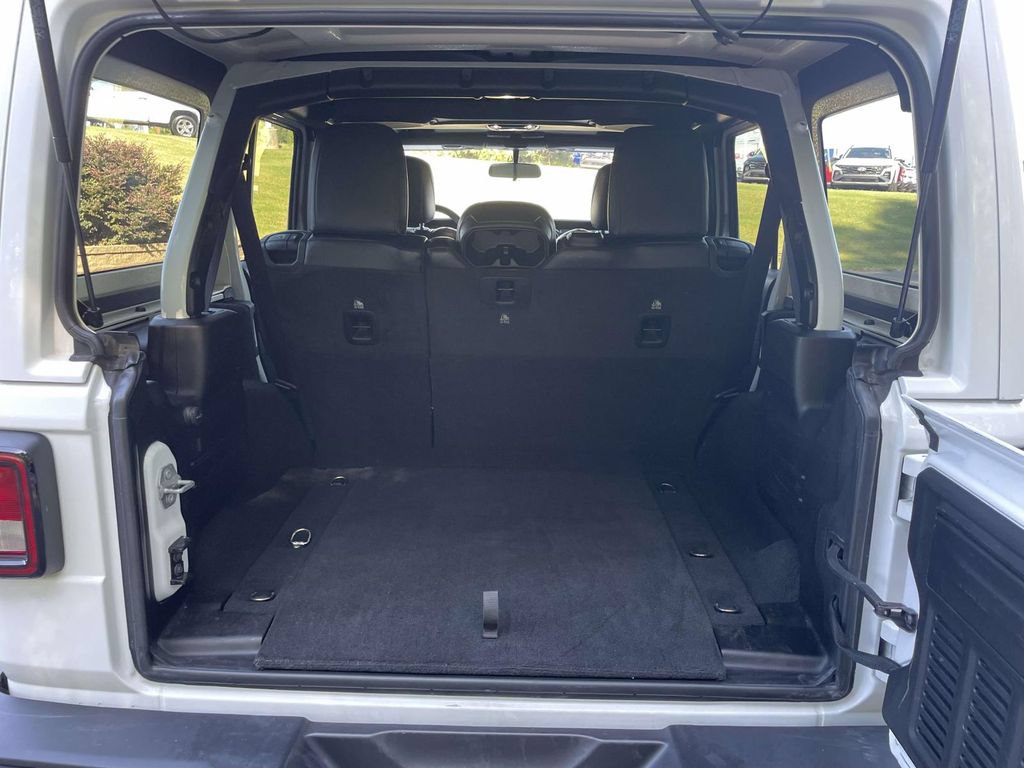 Used 2021 Jeep Wrangler Unlimited Sahara AWD/4WD image 8