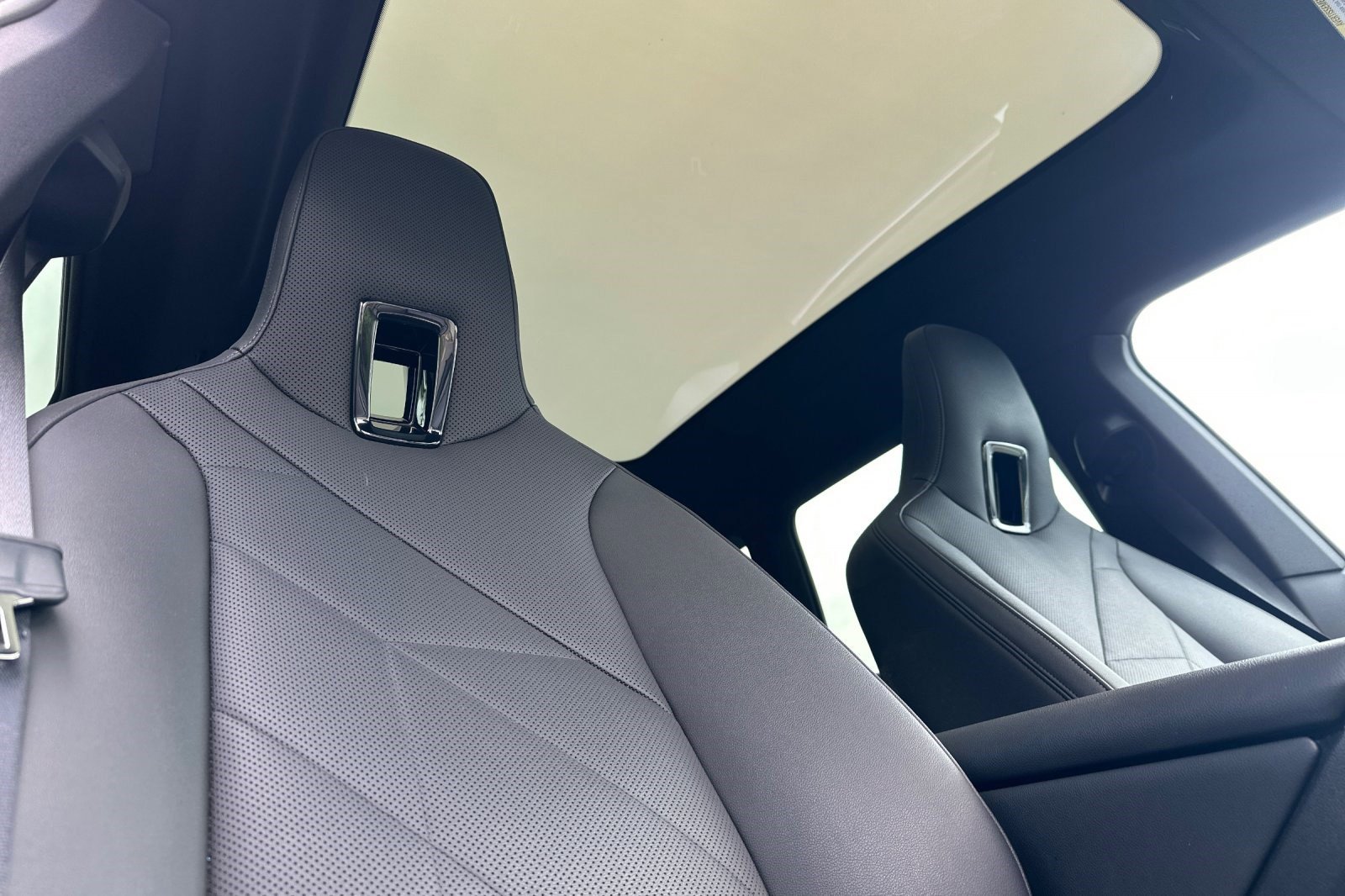 Certified 2024 BMW iX xDrive50 w/ Premium Package image 21