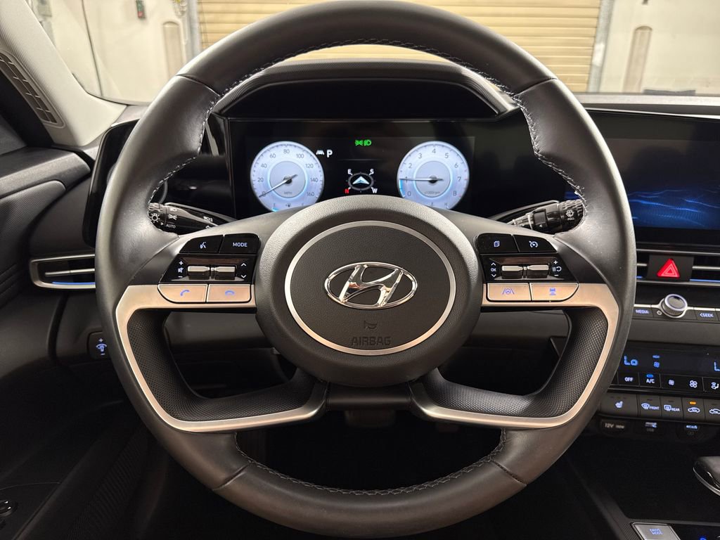 Certified 2023 Hyundai Elantra Limited FWD image 15