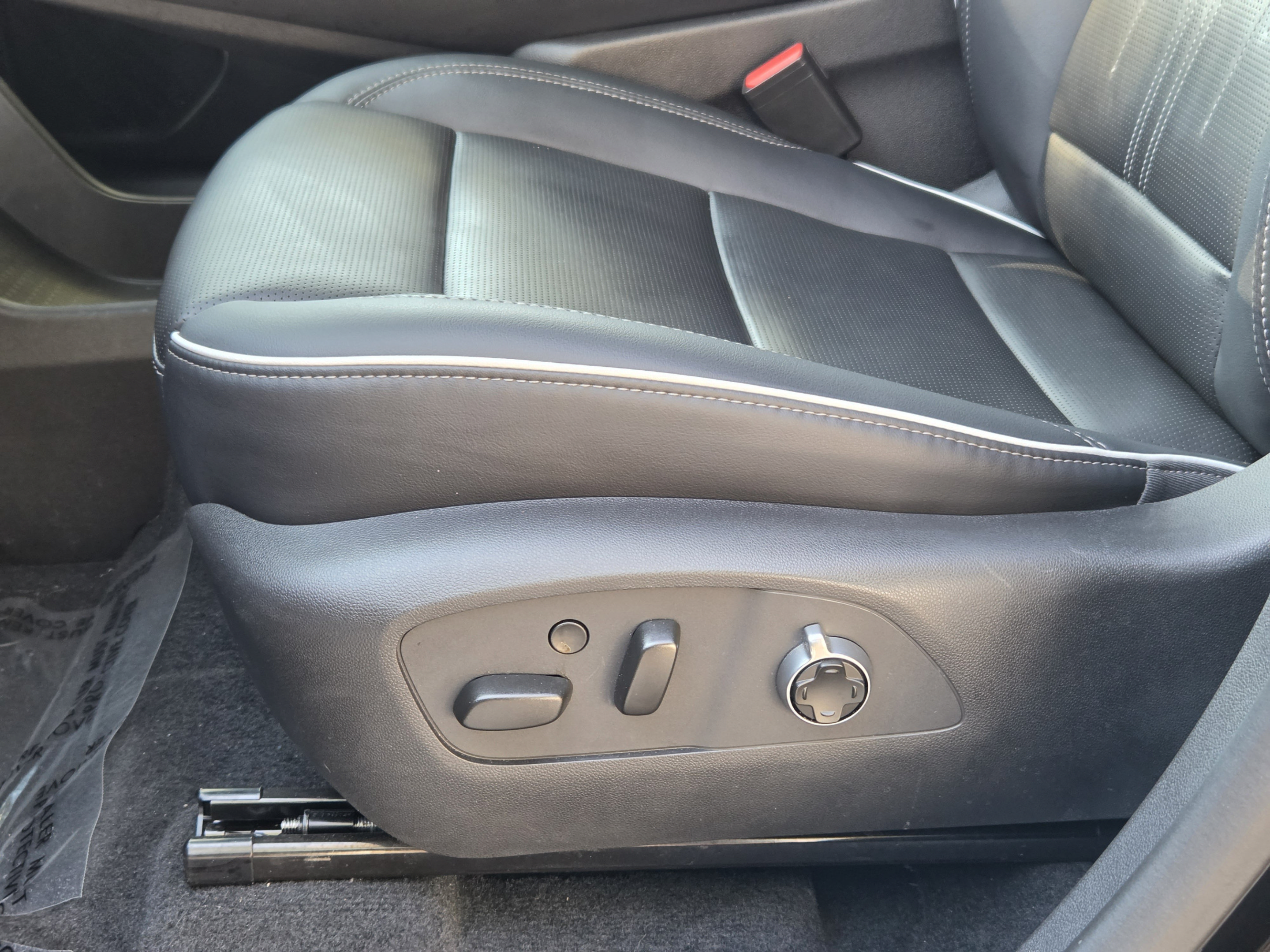 Used 2025 Buick Enclave Avenir w/ Trailering Package, 5000 lbs. AWD/4WD image 21