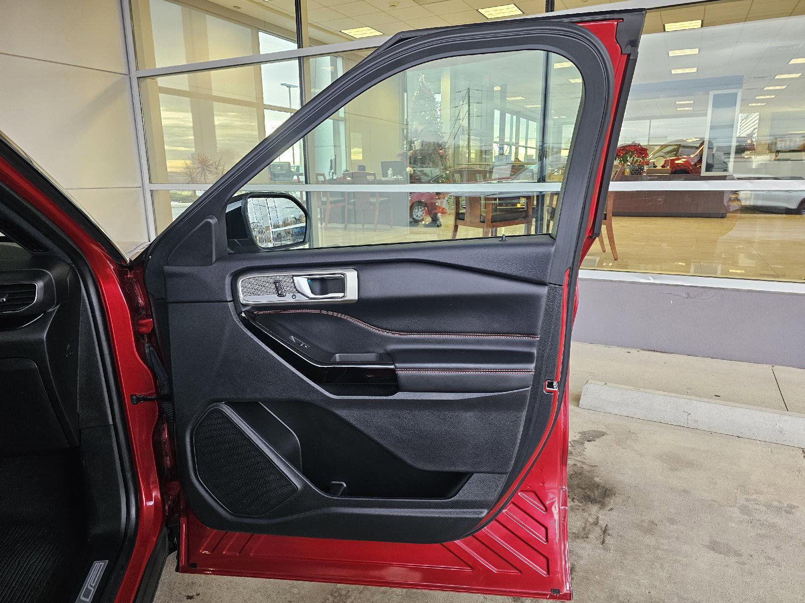 Used 2023 Ford Explorer ST-Line image 11