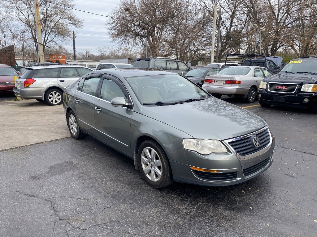 Used 2006 Volkswagen Passat Value Edition image 3