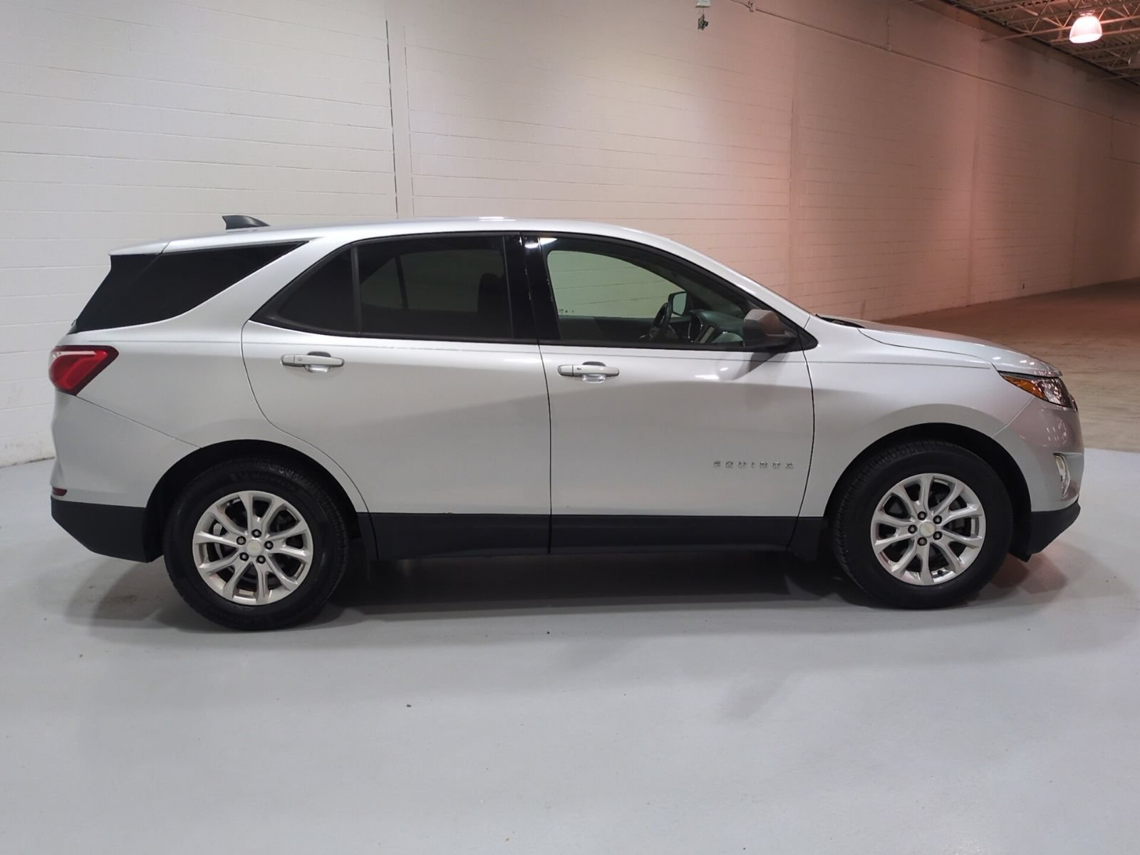 Used 2019 Chevrolet Equinox LS w/ LS Convenience Package FWD video 2