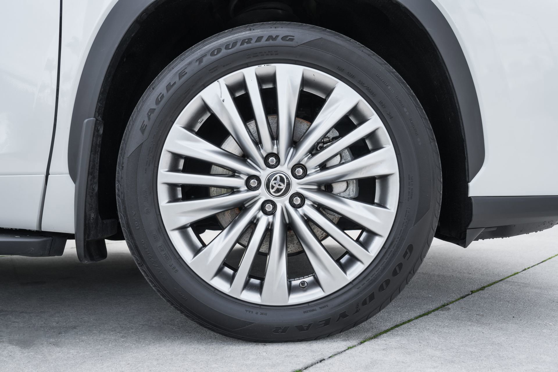 Used 2024 Toyota Highlander Platinum image 27