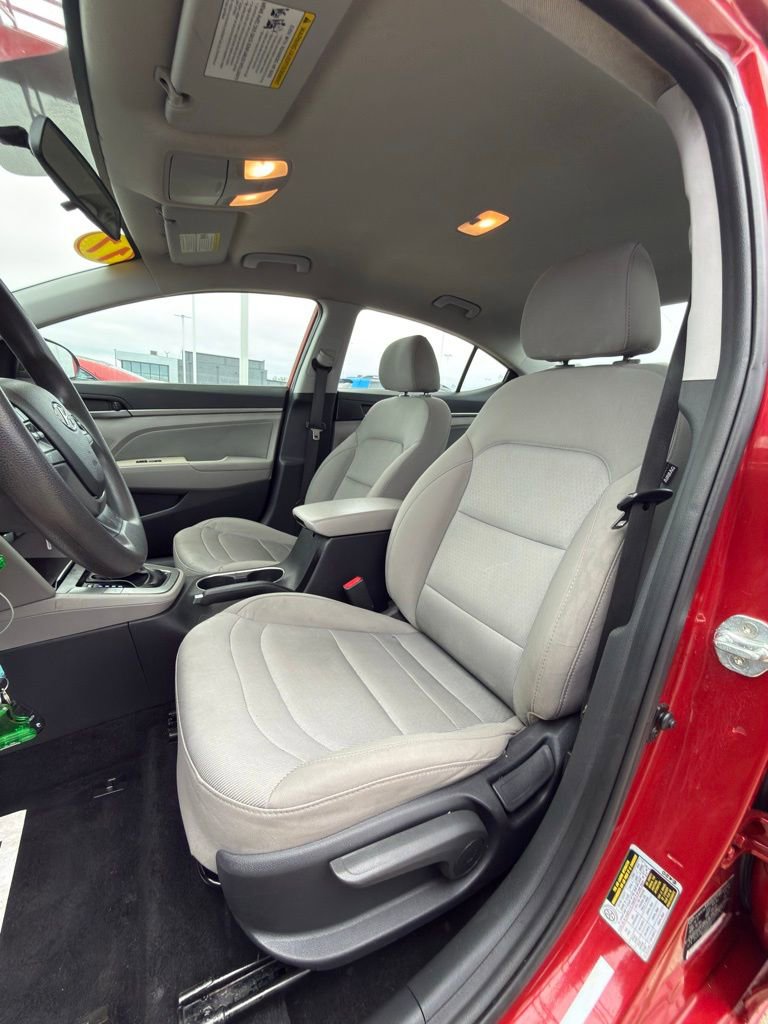 Used 2017 Hyundai Elantra SE image 12