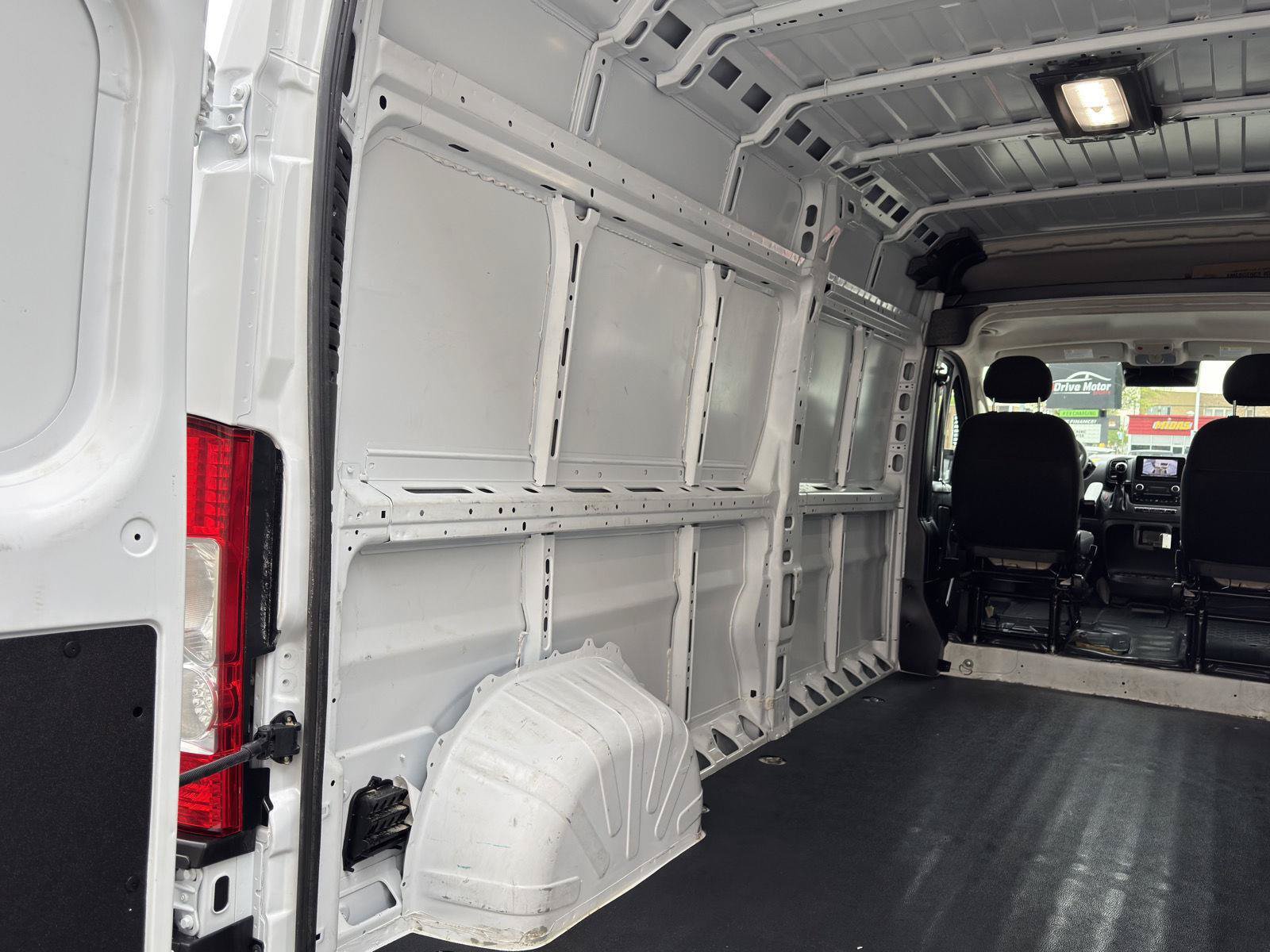 Used 2025 RAM ProMaster 2500 w/ Convenience Group FWD image 8