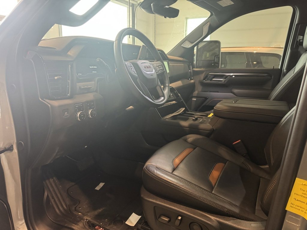 Used 2025 GMC Sierra 2500 AT4 w/ AT4 Premium Plus Package image 5